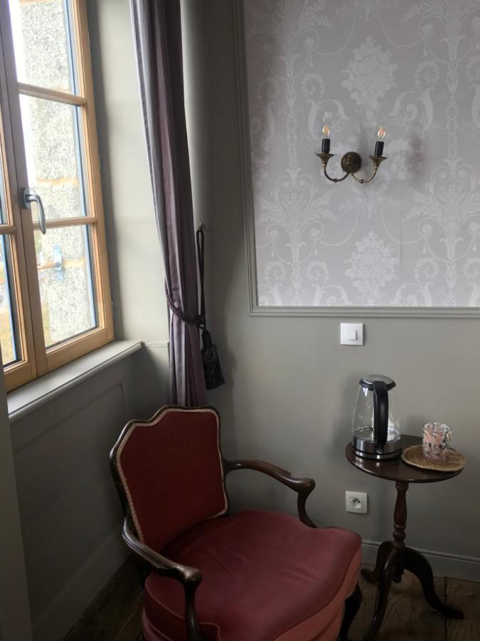 Mercier De Montigny - Les Chambres Du Beffroi - Spa Et Massage Fougères Exterior foto