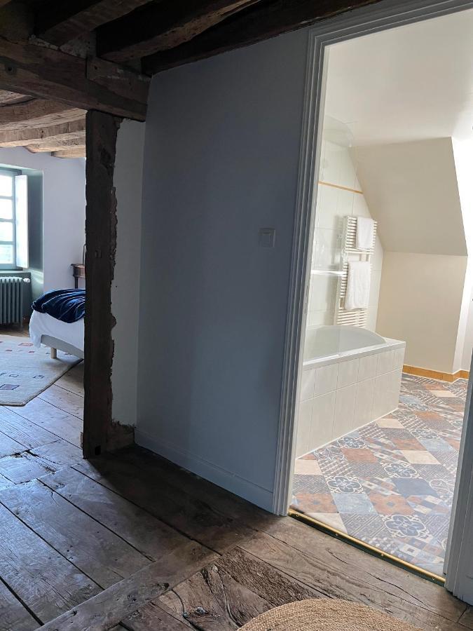 Mercier De Montigny - Les Chambres Du Beffroi - Spa Et Massage Fougères Exterior foto